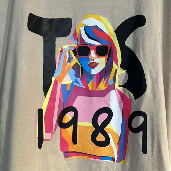 Taylor Swift 1989 Tshirt NWOT - Picture 2 of 7